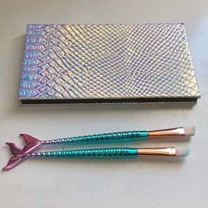 Holographic Mermaid Z-Pallete and 2 Brushes!